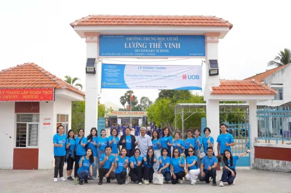 UOB tặng phòng máy tính cho 2.000 học sinh An Giang