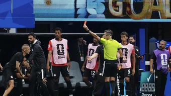 Vạ lây vì trùng tên trọng tài World Cup - Báo TinVina