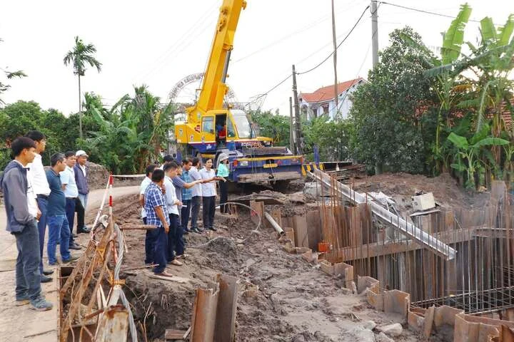 Vấn đề ở xã: Cán bộ ôm đồm việc, thiếu chuyên môn hoá