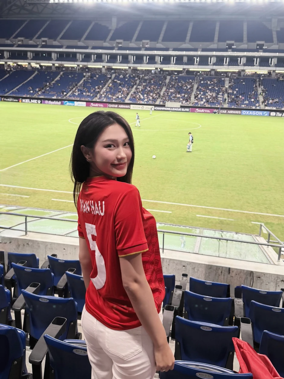 Vẫn là Doãn Hải My ở bên Văn Hậu lúc khó khăn