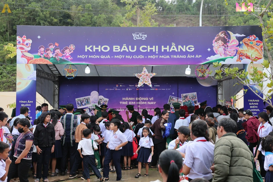 Vầng trăng Tây Giang nghe lời chúc từ hai đầu đất nước Vầng trăng Tây Giang nghe lời chúc từ hai đầu đất nước