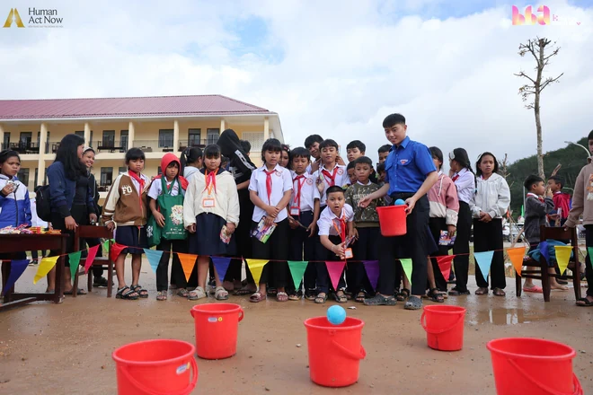 Vầng trăng Tây Giang nghe lời chúc từ hai đầu đất nước Vầng trăng Tây Giang nghe lời chúc từ hai đầu đất nước