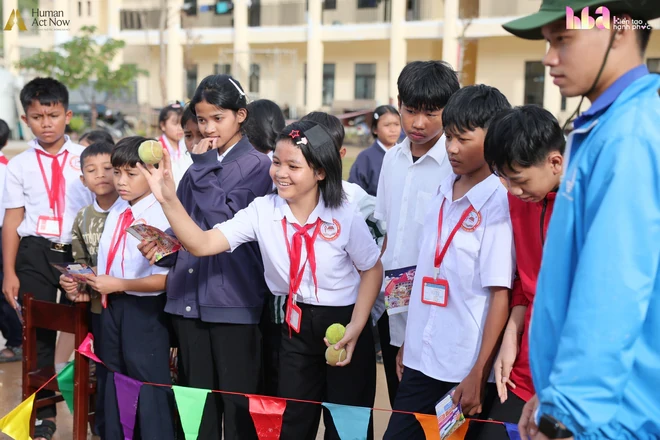 Vầng trăng Tây Giang nghe lời chúc từ hai đầu đất nước Vầng trăng Tây Giang nghe lời chúc từ hai đầu đất nước