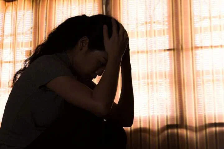 Vay tiền để sống, chồng vẫn không chịu về quê vì sợ 'người ta cười vào mặt' Vay tiền để sống, chồng vẫn không chịu về quê vì sợ 'người ta cười vào mặt'