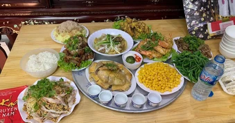 Về chơi gặp chị chồng trong bếp, tôi hỏi "nhà có giỗ ạ" mà chị đáp 1 câu khiến tôi không nhịn nổi
