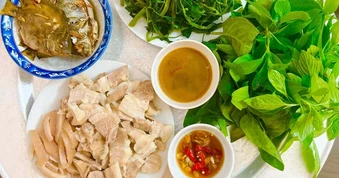 Về làm dâu ở Hải Phòng, cô gái xúc động được bố chồng chăm từng mâm cơm cữ