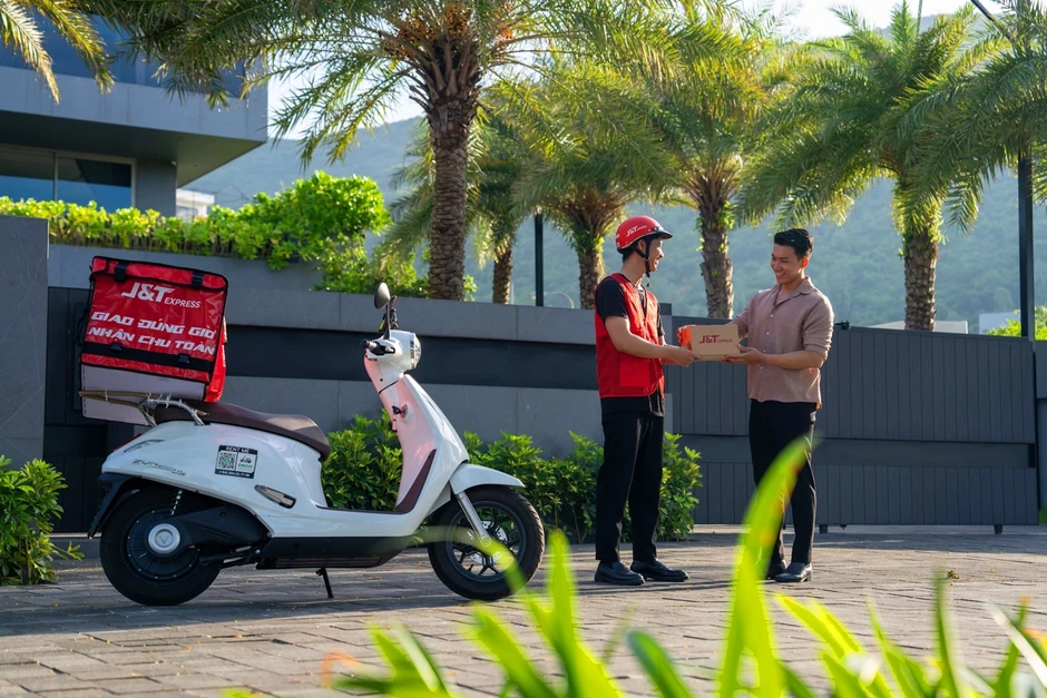 Về quê nghỉ hè, sinh viên "săn" thêm ưu đãi gửi hàng Về quê nghỉ hè, sinh viên "săn" thêm ưu đãi gửi hàng