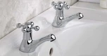 Vì sao bồn rửa ở Anh có hai vòi nước nóng, lạnh riêng biệt?