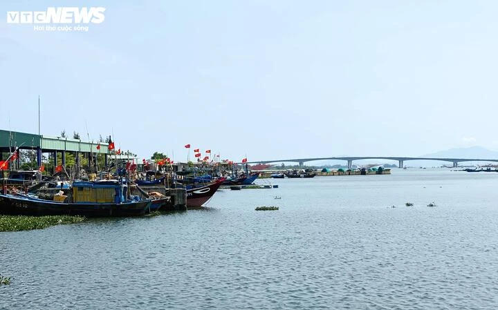 Vì sao cảng cá 120 tỷ ở Đà Nẵng xây xong 'chỉ để ngắm'? Vì sao cảng cá 120 tỷ ở Đà Nẵng xây xong 'chỉ để ngắm'?