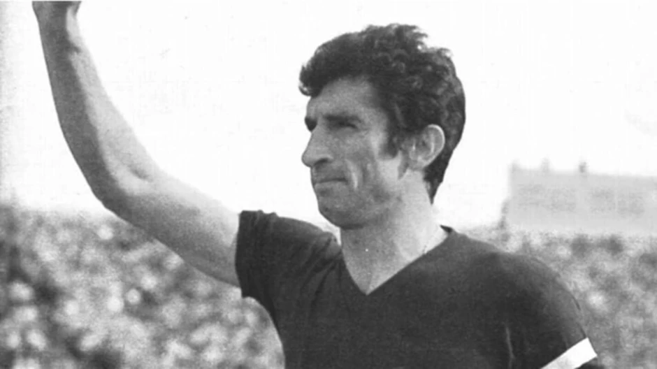 Vì sao cầu thủ Argentina đeo băng đen trong trận tứ kết World Cup? - Báo TinVina Vì sao cầu thủ Argentina đeo băng đen trong trận tứ kết World Cup? - Báo TinVina