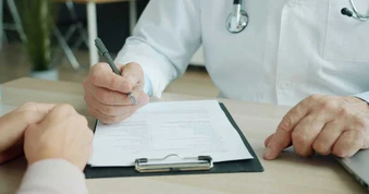 Vì sao chữ bác sỹ xấu là 'thương hiệu toàn cầu' chứ không riêng nước nào?