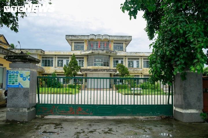 Vì sao cơ sở cao đẳng ở Huế bị bỏ hoang gần 10 năm? Vì sao cơ sở cao đẳng ở Huế bị bỏ hoang gần 10 năm?