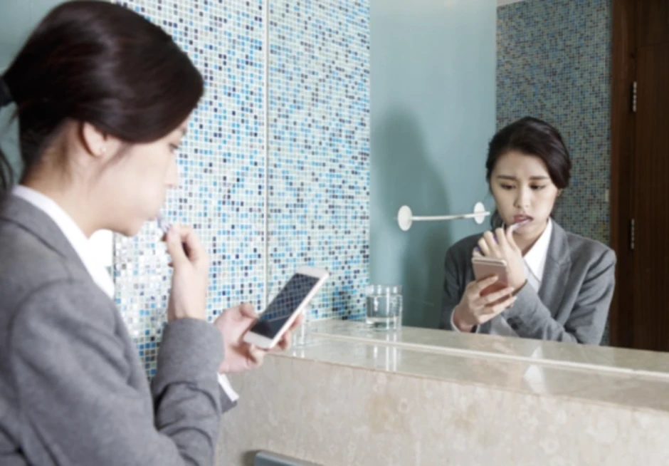 Vì sao dân văn phòng Hàn Quốc đánh răng sau bữa trưa?