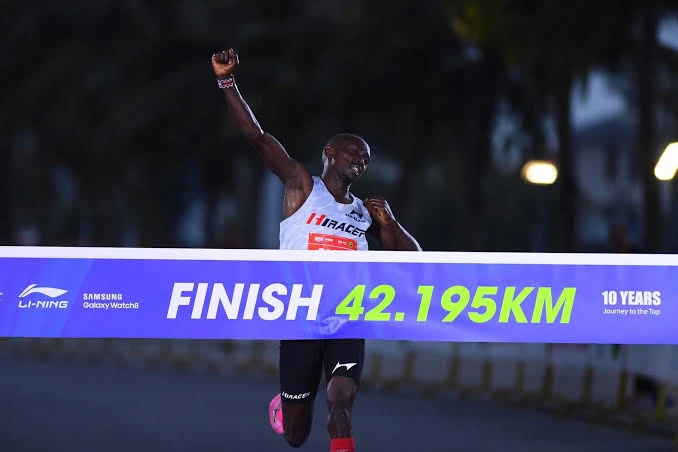 Vì sao đường chạy marathon lại dài 42,195km? Vì sao đường chạy marathon lại dài 42,195km?