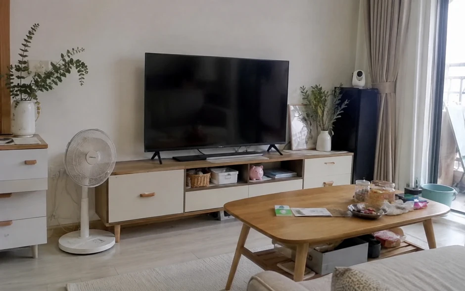Vì sao gia đình hiện đại không còn đặt tivi lên kệ phòng khách? Vì sao gia đình hiện đại không còn đặt tivi lên kệ phòng khách?