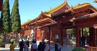 Vì sao giới trẻ Trung Quốc đổ xô đi chùa?