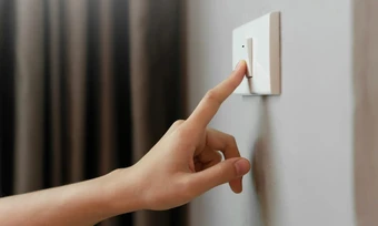 Vì sao không cần 'ra khỏi phòng là tắt đèn'?