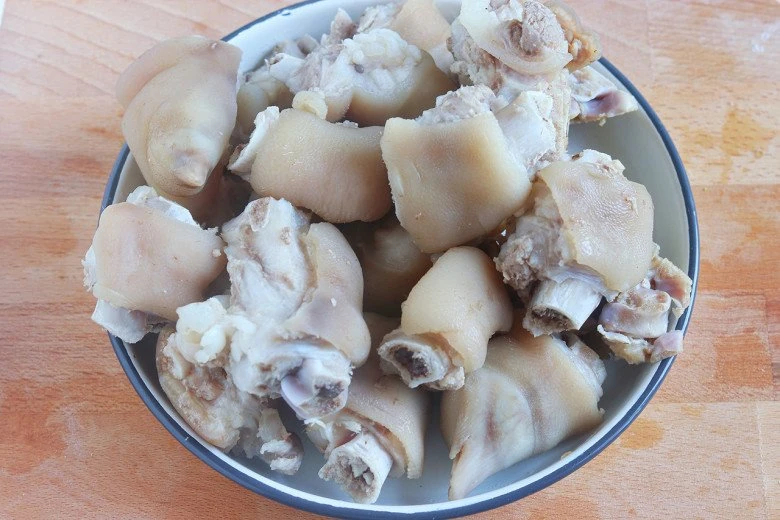 Vì sao nên thêm gừng khi luộc chân giò? Vì sao nên thêm gừng khi luộc chân giò?
