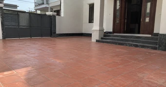 Vì sao ngày càng nhiều gia đình không còn dùng gạch đỏ lát sân?