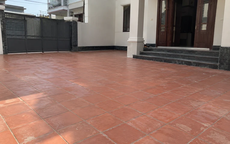 Vì sao ngày càng nhiều gia đình không còn dùng gạch đỏ lát sân? Vì sao ngày càng nhiều gia đình không còn dùng gạch đỏ lát sân?