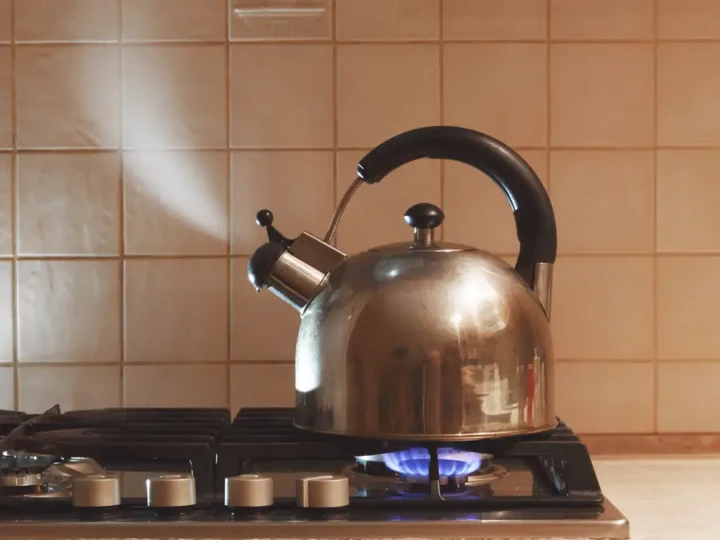 Vì sao người Mỹ hiếm khi dùng ấm siêu tốc mà vẫn đun nước trên bếp?