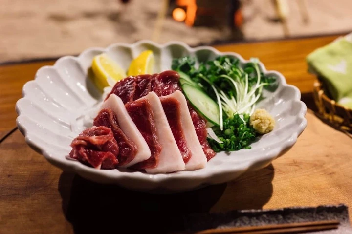 Vì sao người Nhật Bản ăn thịt ngựa sống? Vì sao người Nhật Bản ăn thịt ngựa sống?
