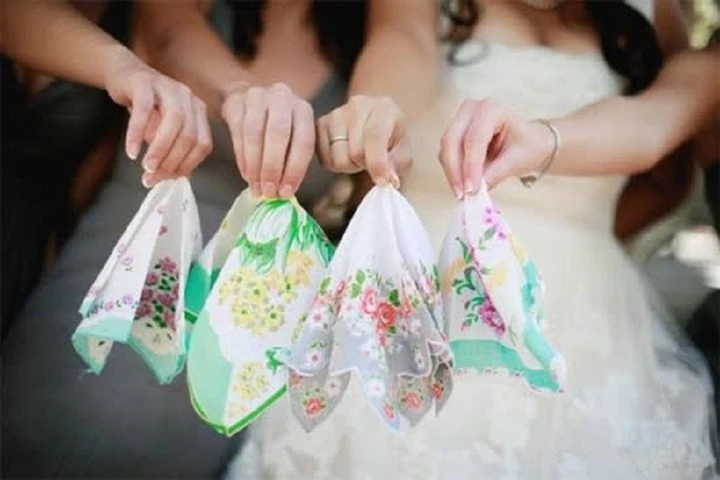 Vì sao người Nhật kiêng tặng khăn tay cho nhau? Vì sao người Nhật kiêng tặng khăn tay cho nhau?