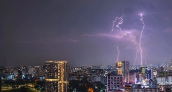 Vì sao Singapore có 176 ngày xuất hiện sét mỗi năm?