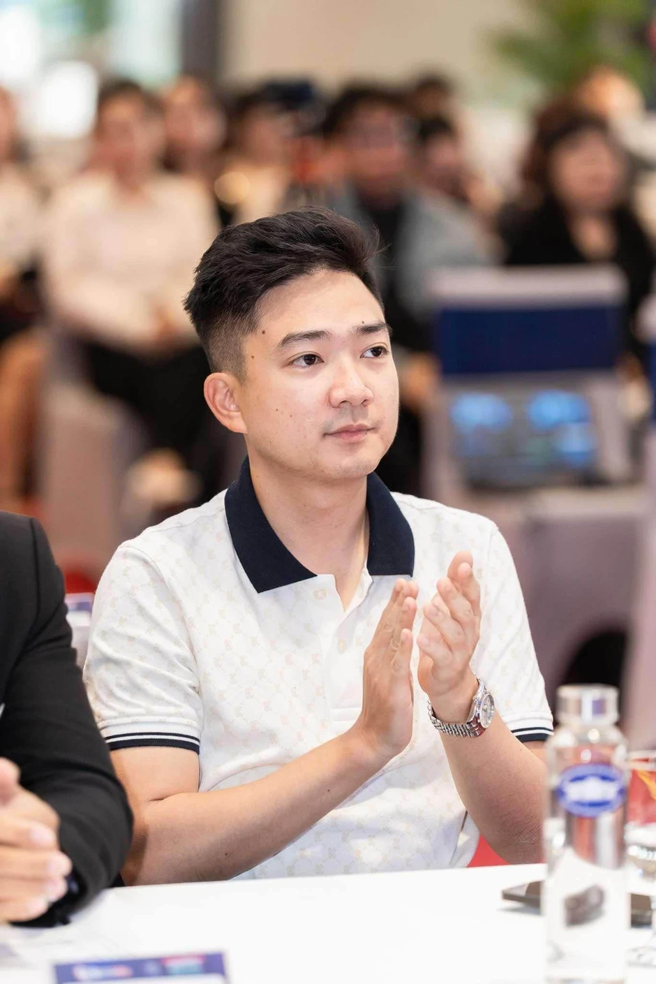 Vì sao thông báo bị cướp 12 tấn KitKat hot toàn cầu? Sunsilk và loạt thương hiệu ở Việt Nam cũng “thông báo khẩn”: Sự duyên dáng của "khối content" Vì sao thông báo bị cướp 12 tấn KitKat hot toàn cầu? Sunsilk và loạt thương hiệu ở Việt Nam cũng “thông báo khẩn”: Sự duyên dáng của "khối content"