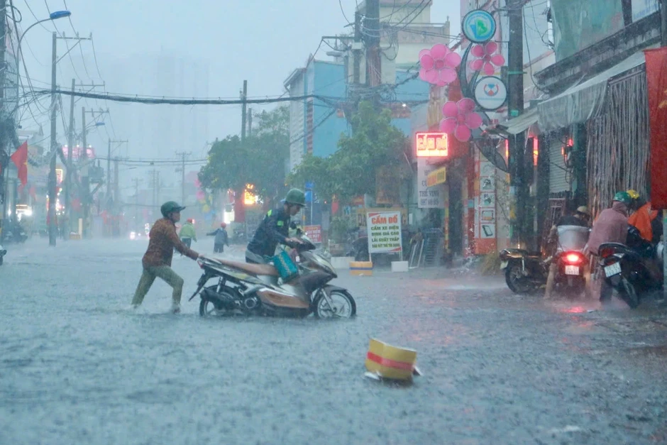 Vì sao TP.HCM liên tục mưa giông, gió giật mạnh những ngày qua? Vì sao TP.HCM liên tục mưa giông, gió giật mạnh những ngày qua?