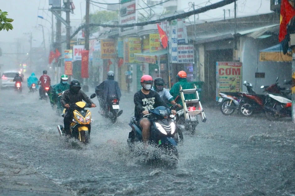 Vì sao TP.HCM liên tục mưa giông, gió giật mạnh những ngày qua? Vì sao TP.HCM liên tục mưa giông, gió giật mạnh những ngày qua?