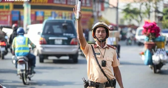 Vì sao xe máy bị giới hạn 50 km/giờ trên quốc lộ 22 cũ ở TP.HCM?