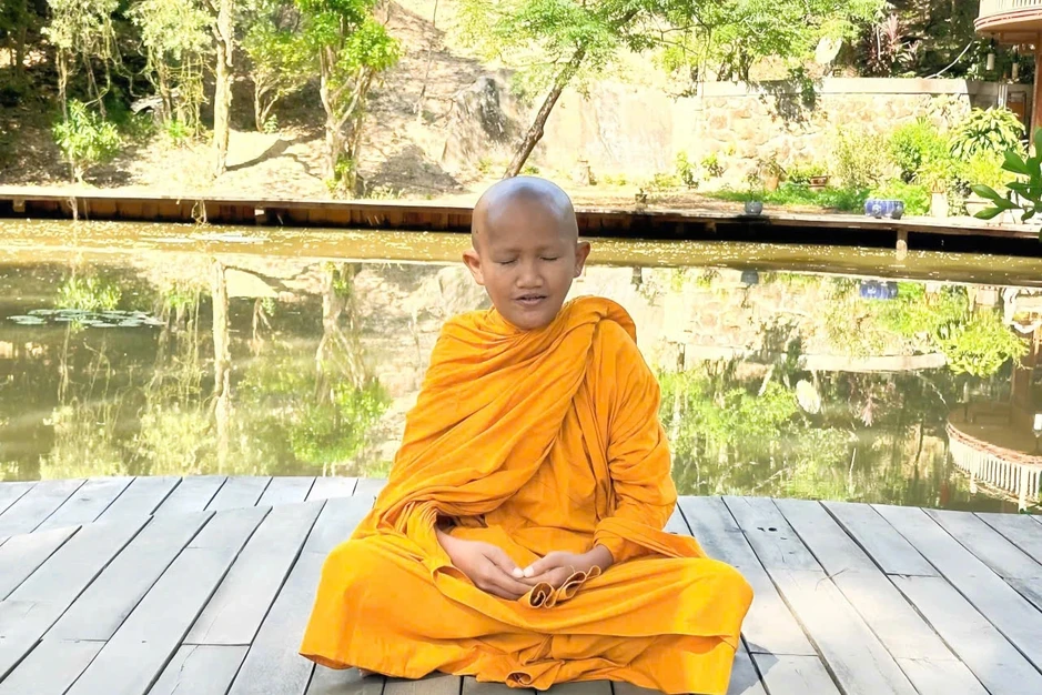 Vị sư U40 mang gương mặt như học sinh, nhiều người tìm xin bí quyết Vị sư U40 mang gương mặt như học sinh, nhiều người tìm xin bí quyết