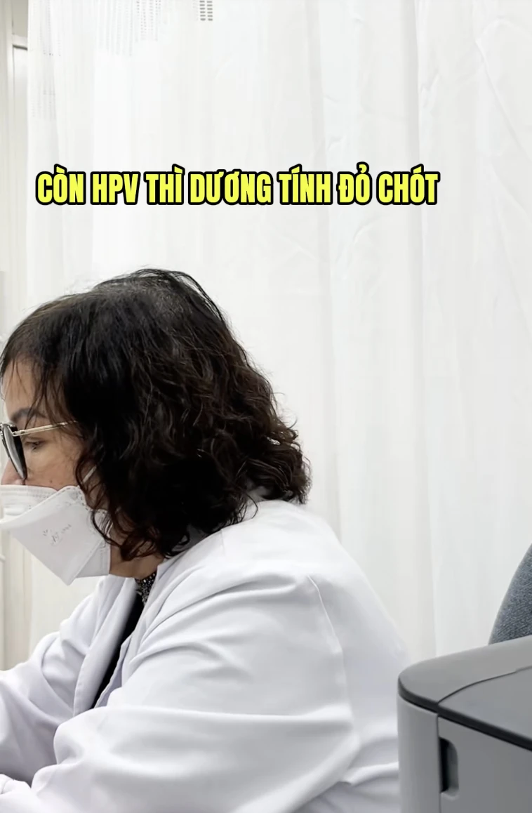 Video bác sĩ khám phụ khoa đọc to bệnh án của cô gái nhiễm 5 tuýp HPV, còn hỏi "sợ chưa": Bùng nổ tranh luận Video bác sĩ khám phụ khoa đọc to bệnh án của cô gái nhiễm 5 tuýp HPV, còn hỏi "sợ chưa": Bùng nổ tranh luận