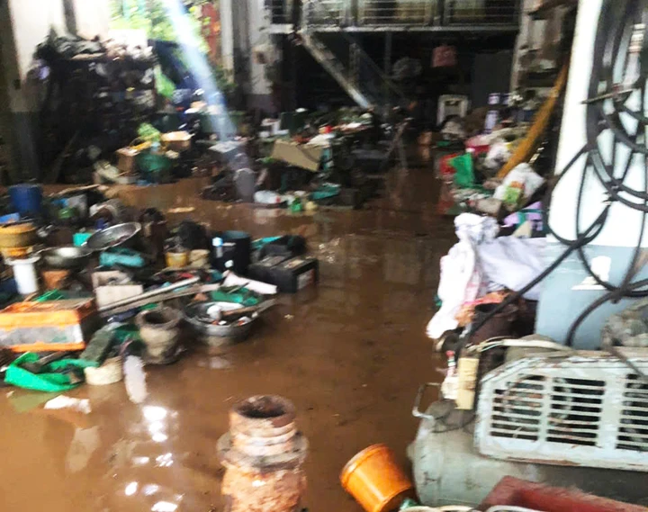 Video: Khoảnh khắc nước sông dâng cao cuồn cuộn, tràn vào nhà dân ở Quảng Ninh Video: Khoảnh khắc nước sông dâng cao cuồn cuộn, tràn vào nhà dân ở Quảng Ninh