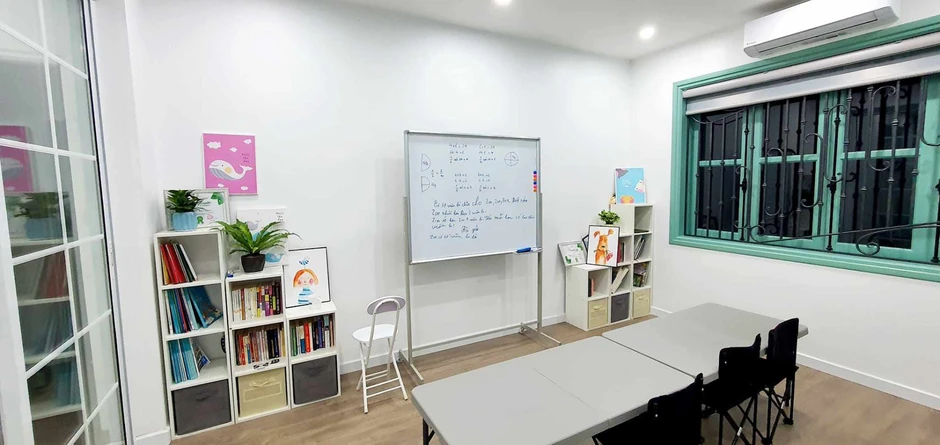 Việt Khuê - con trai nhà Toán học nổi tiếng Việt Nam: Cưới cô đồng nghiệp ở VTV, sống trong căn biệt thự bề thế Việt Khuê - con trai nhà Toán học nổi tiếng Việt Nam: Cưới cô đồng nghiệp ở VTV, sống trong căn biệt thự bề thế