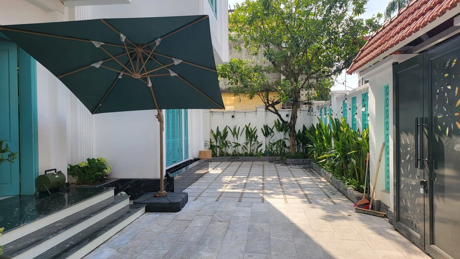Việt Khuê - con trai nhà Toán học nổi tiếng Việt Nam: Cưới cô đồng nghiệp ở VTV, sống trong căn biệt thự bề thế Việt Khuê - con trai nhà Toán học nổi tiếng Việt Nam: Cưới cô đồng nghiệp ở VTV, sống trong căn biệt thự bề thế