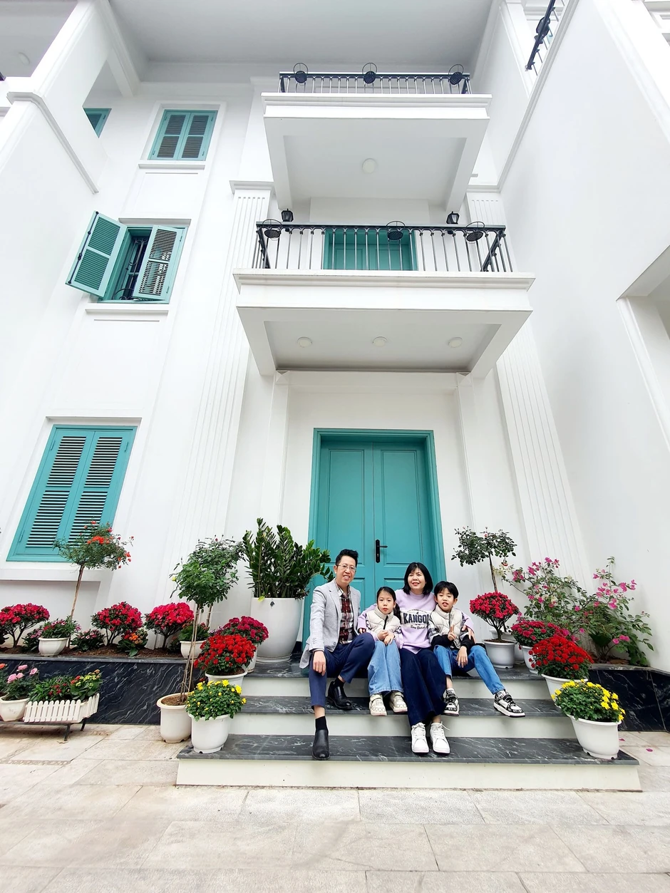 Việt Khuê - con trai nhà Toán học nổi tiếng Việt Nam: Cưới cô đồng nghiệp ở VTV, sống trong căn biệt thự bề thế Việt Khuê - con trai nhà Toán học nổi tiếng Việt Nam: Cưới cô đồng nghiệp ở VTV, sống trong căn biệt thự bề thế