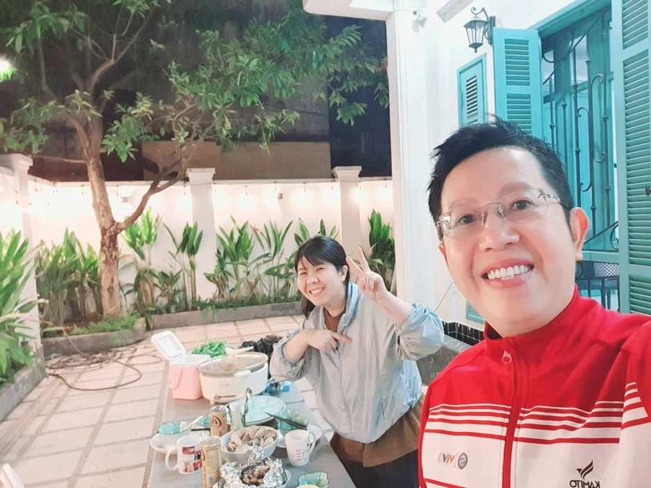 Việt Khuê - con trai nhà Toán học nổi tiếng Việt Nam: Cưới cô đồng nghiệp ở VTV, sống trong căn biệt thự bề thế Việt Khuê - con trai nhà Toán học nổi tiếng Việt Nam: Cưới cô đồng nghiệp ở VTV, sống trong căn biệt thự bề thế