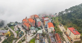 Việt Nam có một ngọn núi lửa cổ 220 triệu năm tuổi, nay là điểm du lịch nổi tiếng thế giới, quanh năm mát mẻ chỉ 20 độ, được ví như "Đà Lạt của miền Bắc"
