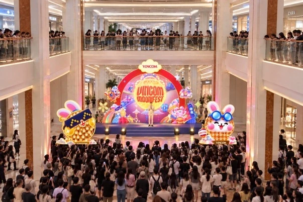 Vincom Moonifest: Lên đồ nhập hội, rước đèn đón Trung thu Vincom Moonifest: Lên đồ nhập hội, rước đèn đón Trung thu