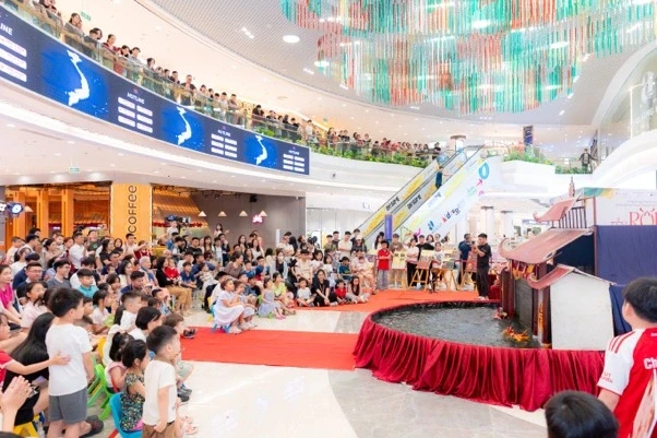 Vincom Moonifest: Lên đồ nhập hội, rước đèn đón Trung thu Vincom Moonifest: Lên đồ nhập hội, rước đèn đón Trung thu
