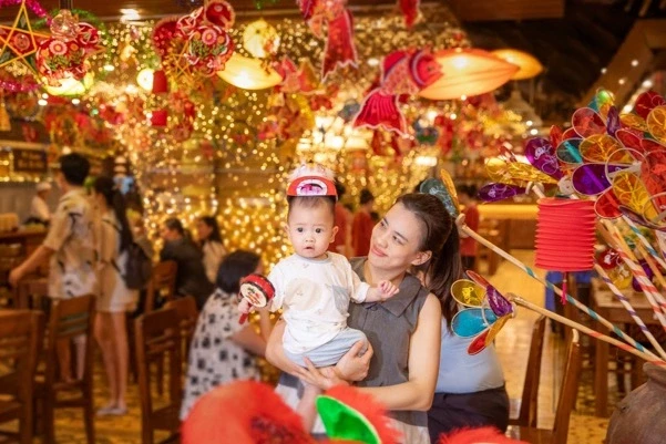 Vincom Moonifest: Lên đồ nhập hội, rước đèn đón Trung thu Vincom Moonifest: Lên đồ nhập hội, rước đèn đón Trung thu