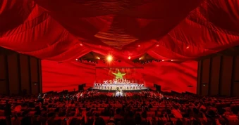 Vingroup tặng 50% giá vé show “Đất nước thiên hùng ca”