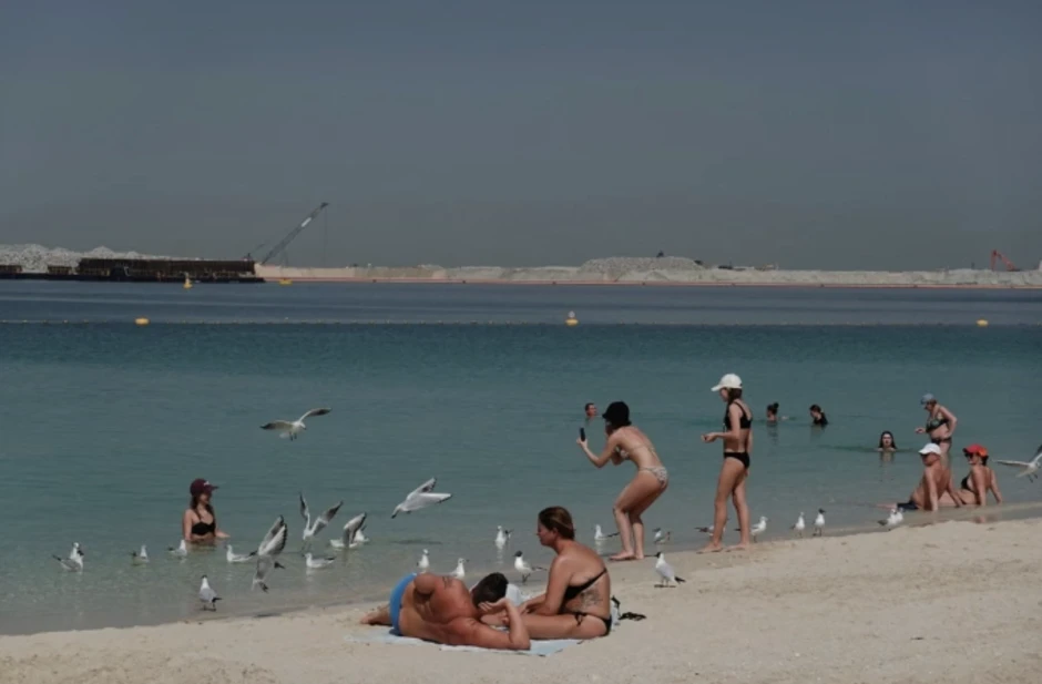 Vỏ bọc bình thường của giới siêu giàu Dubai dưới tên lửa Vỏ bọc bình thường của giới siêu giàu Dubai dưới tên lửa