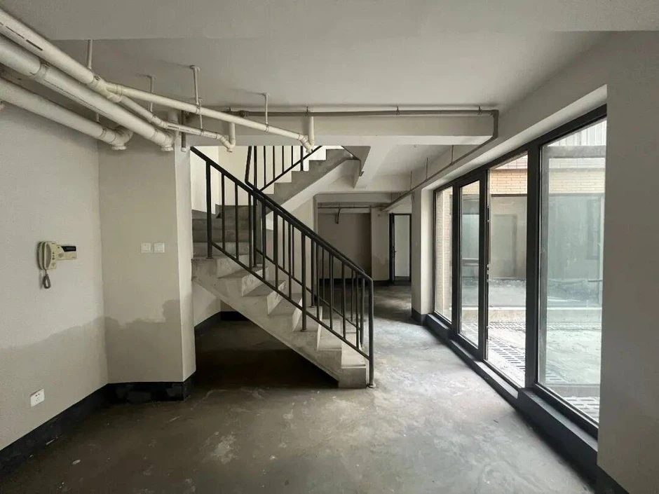 Vợ chồng SN 1992 thuê nhà rộng 350m2: Ký hợp đồng 5 năm, mỗi tháng trả 18,3 triệu đồng Vợ chồng SN 1992 thuê nhà rộng 350m2: Ký hợp đồng 5 năm, mỗi tháng trả 18,3 triệu đồng