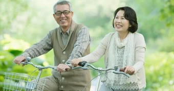 Vợ chồng trung niên sống tiết kiệm: Bí quyết tài chính thông minh