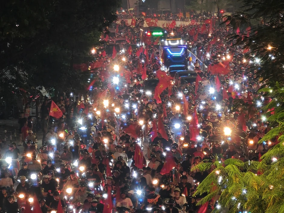 Vô địch rồi thì đi "bão" thôi! Vô địch rồi thì đi "bão" thôi!