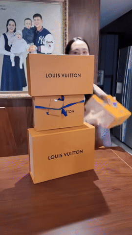 Vợ Duy Mạnh chuẩn “phú bà” làng bóng đá: Ở nhà phố cổ, unbox "rổ" đồ hiệu, sang chảnh đi ăn cưới làm "mát mặt" chồng Vợ Duy Mạnh chuẩn “phú bà” làng bóng đá: Ở nhà phố cổ, unbox "rổ" đồ hiệu, sang chảnh đi ăn cưới làm "mát mặt" chồng