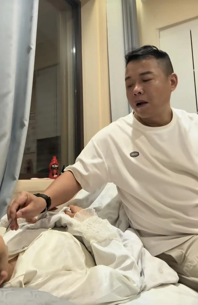 Vợ kém 26 tuổi của Tôn Bằng lên tiếng trước tin đồn rạn nứt: "Chỉ người trong cuộc mới hiểu" Vợ kém 26 tuổi của Tôn Bằng lên tiếng trước tin đồn rạn nứt: "Chỉ người trong cuộc mới hiểu"